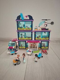 LEGO Friends Nemocnica, Jazdecký club, tábor