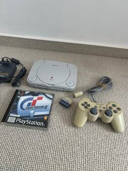 PlayStation 1 + ovládač a Gran Turismo
