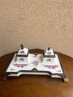 Porcelánový kalamár s mosadznými prvkami -