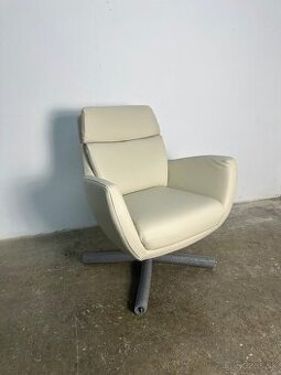 Predám elegantné otočné kreslo v krémovej farbe