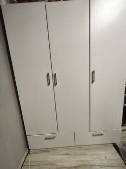 Na predaj šatníková skriňa