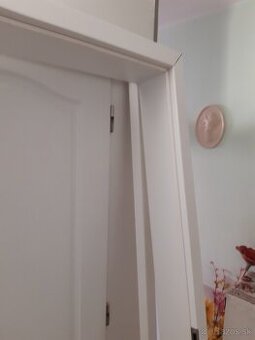 Biela obložková zárubňa 80 Pravá