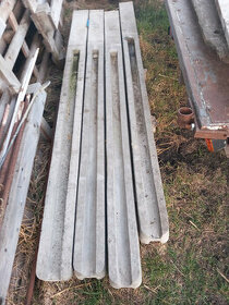 betonové stlpiky na plot - 1