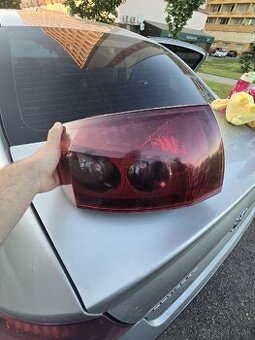Ľavý zadný svetlomet Peugeot 407