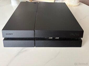 Používaná ps4+3 ovládače