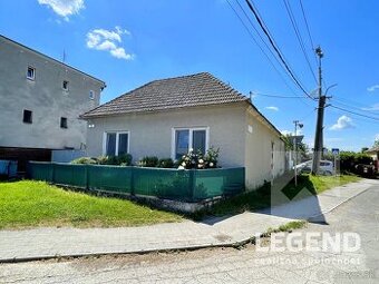 Rodinný dom v centre obce Kocurice s veľkou záhradou 2.427m2