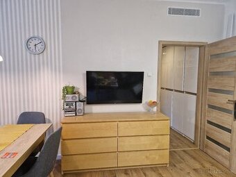Komoda IKEA MALM