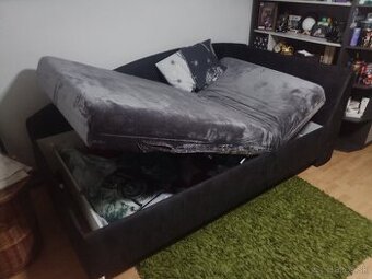 Predám pravu rohovu polohovateľná posteľ 110x200