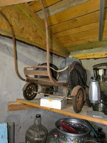 Starodávny detsky kočar