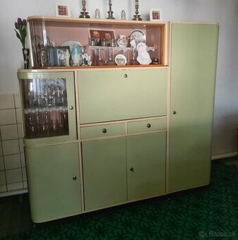 Retro nábytok / kuchyňa : kredenc + truhlica