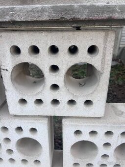 Okrasné betónové tvárnice - top stav