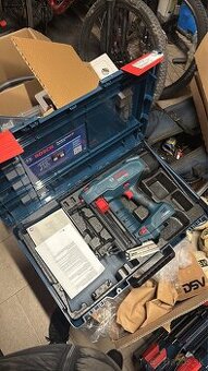 Bosch Professional Klincovacka
