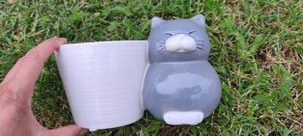 Kvetináč s mačkou