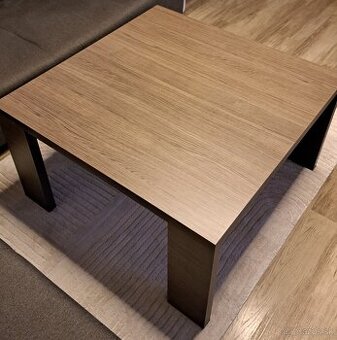 Predám pevný konferenčný stolík