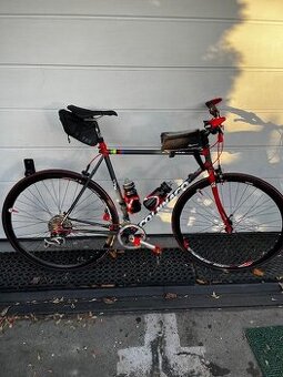 Cestny bicykel fitnes vintage.