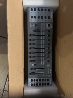 DMX Ovládač Showtec SM-8/2 – 16 kanálový lighting desk