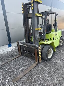 Vyzokozdvižný vozik Clark