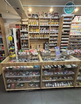 Predajny pult, zavesne skrinky a umyvadlova skrinka