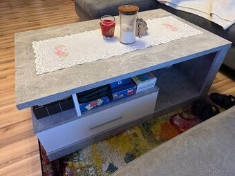 Obývačkový stolík s odkladacím priestorom