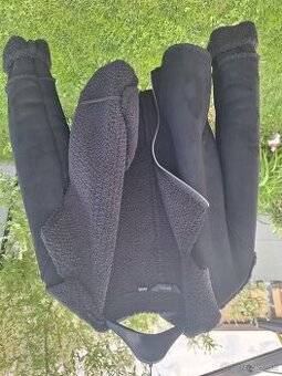 Čierna motorskarska bunda s kozusinou