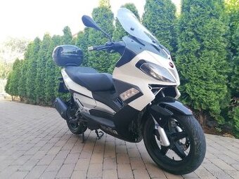 Aprilia SR max 300 - 1