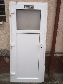 Plastové dvere