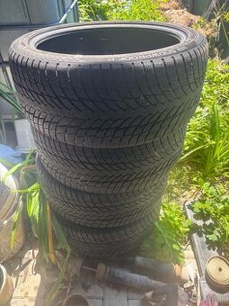 235/40 r19 nokian tyres