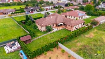 Veľkorysé bývanie: 6 izieb, sauna, krb a 1 599 m² pozemku