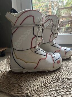 NIDEKER topanky na snowboard