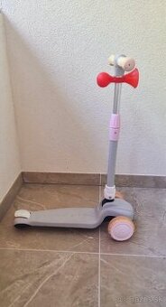 Trojkolesová kolobežka