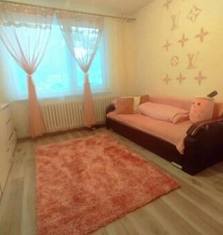 Rozkladací gauč s úložným priestorom