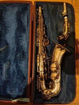 Alt saxofón  amati - 1