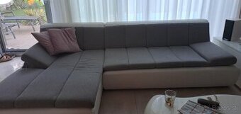 gauč s rozložením