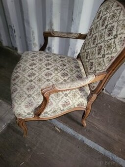 Starožitné kreslo