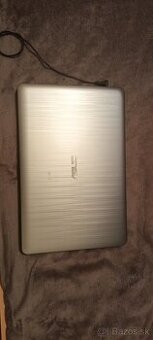 Predám notebook s baterkou a nabíjačkou