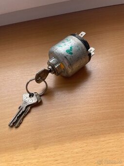 Spínacia skrinka a zámok kapoty Fiat 850