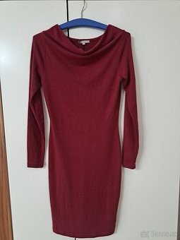 Krátke šaty s dlhým rukávom