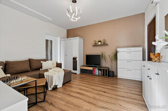 Senec - NA PREDAJ čiastočne prerobený 1,5 izbový byt, hneď p