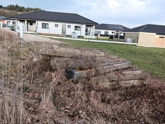 Darujem za odvoz betonove patky a svelery