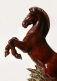 Keramická socha koňa