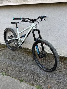 Commencal clash
