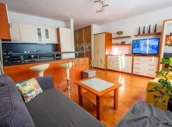 Ponúkame na predaj 1-izbový byt so záhradkou a parkovacím m