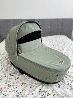 Cybex lux carry cot Leaf green