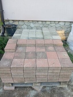 Zámková dlažba 20 x 20 x 6 cm sivá+ červená