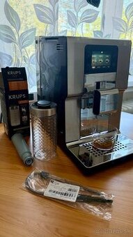 KRUPS EA877D10 Intuition Experience+ s nádobou na mlieko
