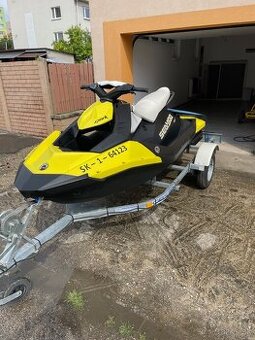 Sea-Doo Spark 3up 90HP + príves CBS + vesty – ako nový - 1