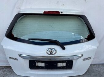 Toyota Yaris III 3 2011-2014 5. piate kufrové dvere kufor