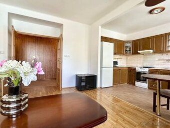 🏡 Predaj: Priestranný 2-izbový byt - Miletičova, Ružinov 🏡