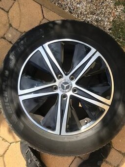 235/60r18 celé koles Mercedes Gle