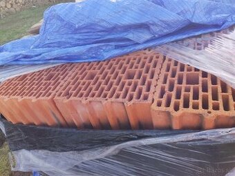 Predám červené obvodové tehly